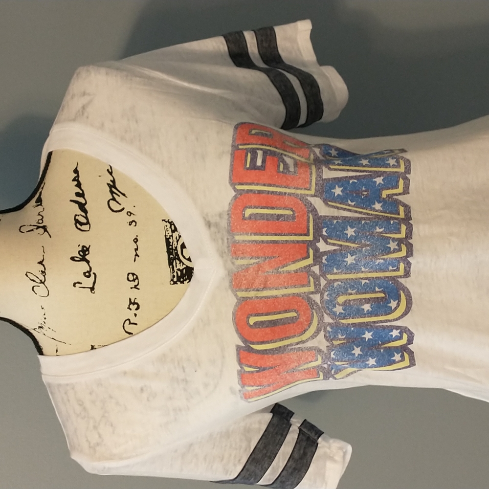 Wonder Woman T-Shirt - Picture 2 of 5